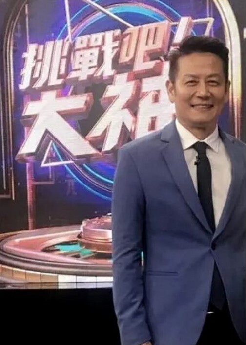 我继姐的闺蜜想在家庭度假时做爱 - R级姆子情